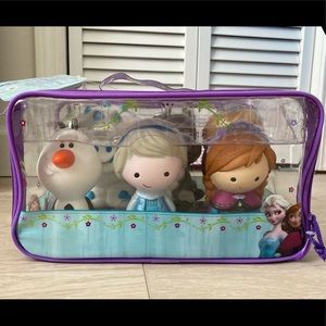 NWT Disney Frozen bath toy set